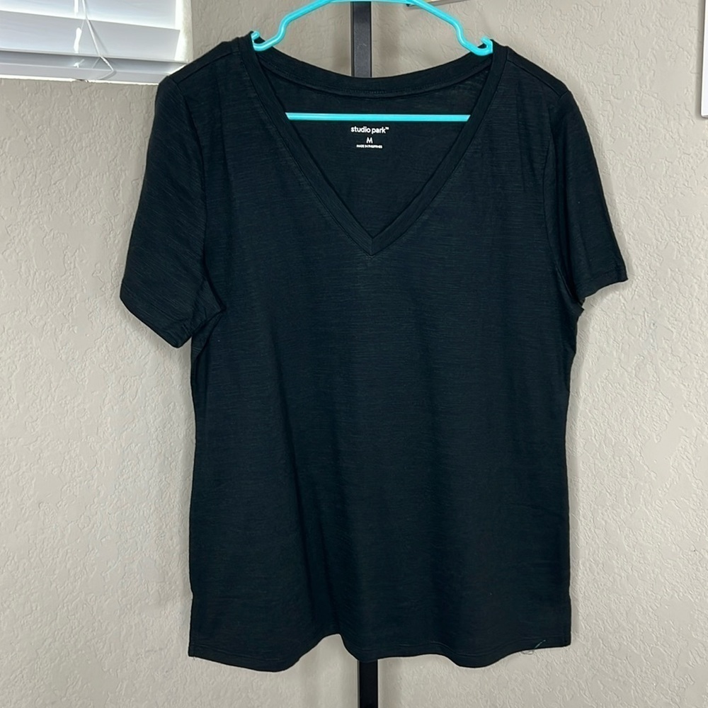 369 - Studio Park NWOT Black Short Sleeve T-shirt, Size Medium